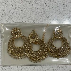 Brand New Elegant Gold Earring and Tikka set